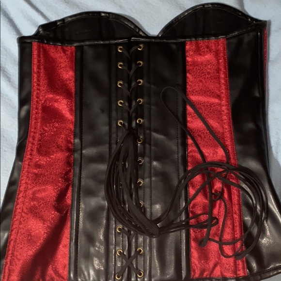 Corset - Picture 5 of 5